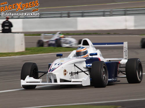 Nick de Bruijn scoort eerste Formule BMW zege